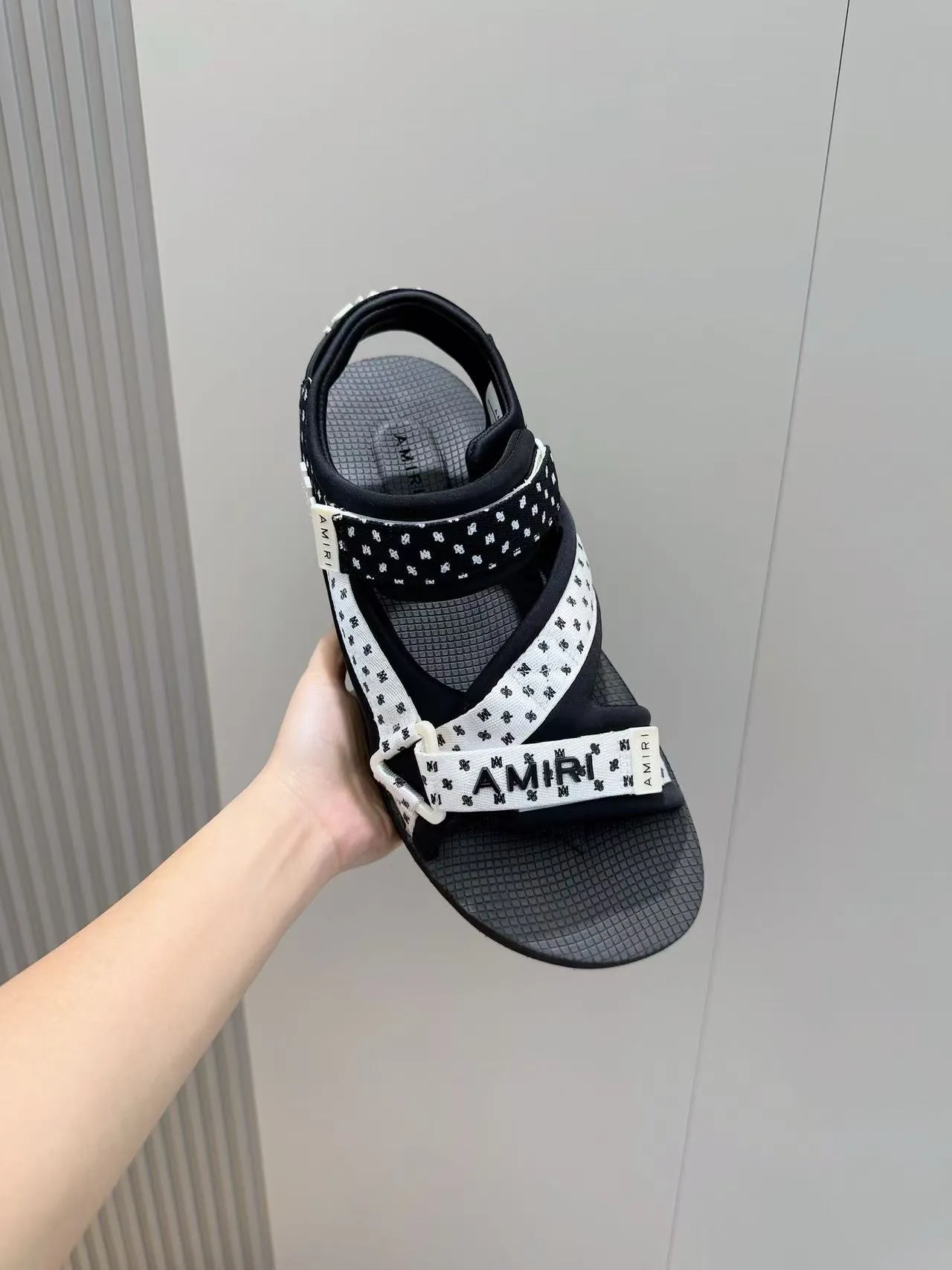 [AMIRI*AMIRI] P:500💰 Size: 39-45 Official website new original version 1:1 AMIRI*AMIRI classic men's sandals, high-end boutique, original material, TPU foam bottom, fine workmanship, casual, loose and comfortable, a must-have in summer.